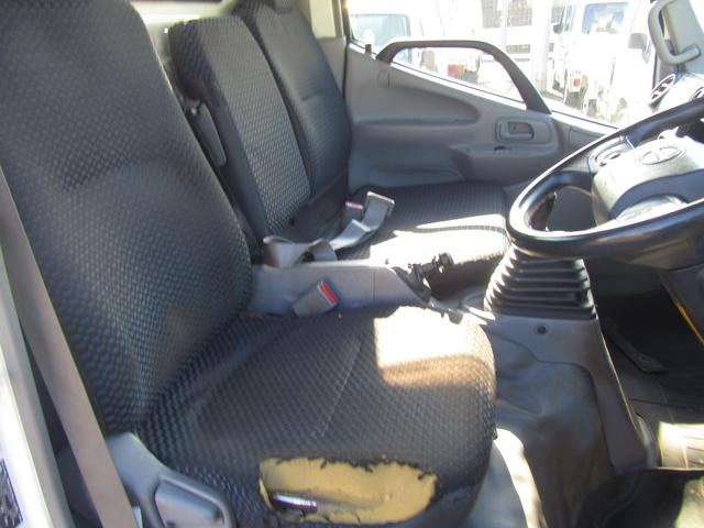 デュトロ 　極東製垂直パワーゲート・テーパ無・左右支柱スイッチ・リフト能力６００ｋｇ・ＭＴ・２．９５ｔ・プリクラッシュセーフティ・ＬＤＡ・ＥＳスタート・ＬＥＤライト・スマートキー・バックカメラ・ＥＴＣ・路肩灯（27枚目）