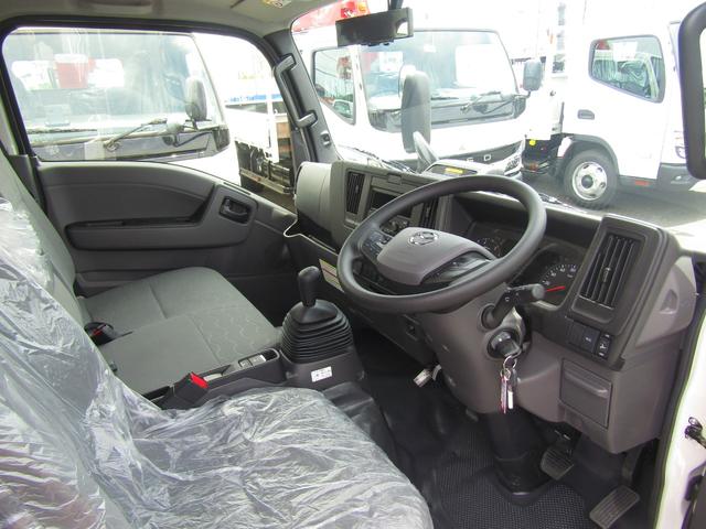 タイタントラック 　２ｔ・新明和製垂直パワーゲート・リフト能力６００ｋｇ・ＭＴ・ＰＣＢ・電動パーキングブレーキ・オートブレーキホールド・ミラー型バックカメラ・ＥＴＣ２．０・左電格ミラー・ＬＥＤヘッドライト（13枚目）