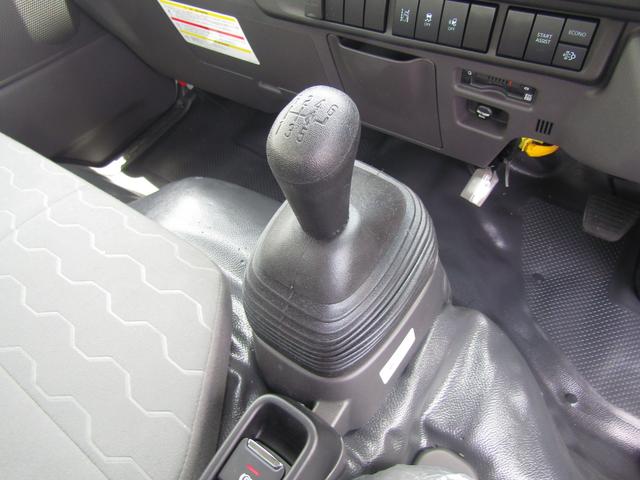 タイタントラック 　２ｔ・新明和製垂直パワーゲート・リフト能力６００ｋｇ・ＭＴ・ＰＣＢ・電動パーキングブレーキ・オートブレーキホールド・ミラー型バックカメラ・ＥＴＣ２．０・左電格ミラー・ＬＥＤヘッドライト（17枚目）