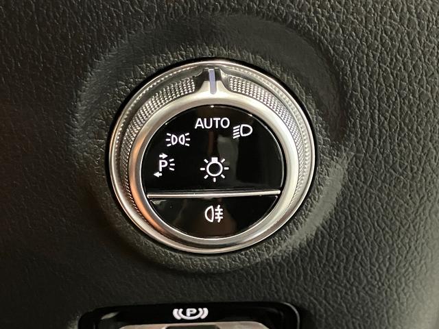 Cクラス C200アバンギャルド AMGライン 認定中古車 クリアランスソナー オートクルーズコントロール 衝突被害軽減システム サイドカメラ ナビ アルミホイール オートライト サンルーフ AT シートヒーター スマートキー アイドリングストップ(10枚目)