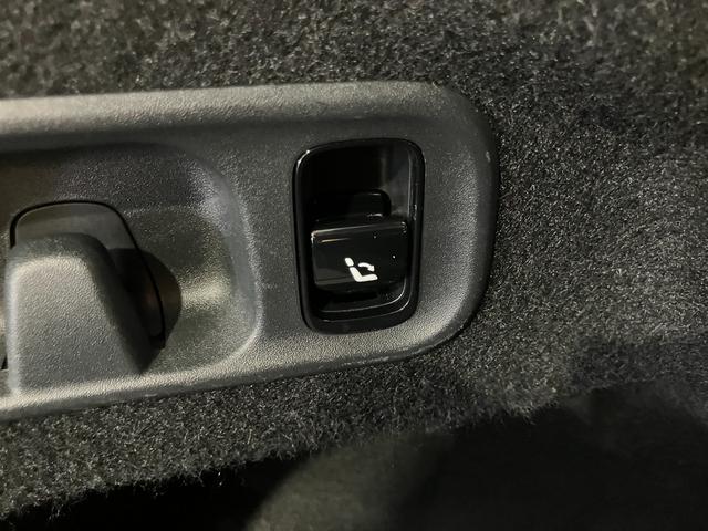 Cクラス C200アバンギャルド AMGライン 認定中古車 クリアランスソナー オートクルーズコントロール 衝突被害軽減システム サイドカメラ ナビ アルミホイール オートライト サンルーフ AT シートヒーター スマートキー アイドリングストップ(49枚目)