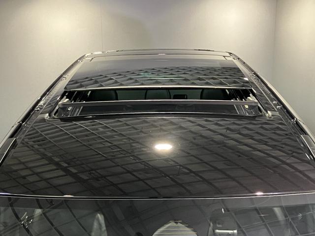 開放感のあるパノラミックルーフスライディング