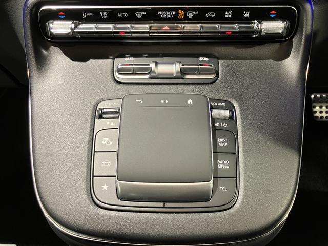 タッチパッド　こちらでナビゲーション設定やオーディオコントロールできます、とても便利です。