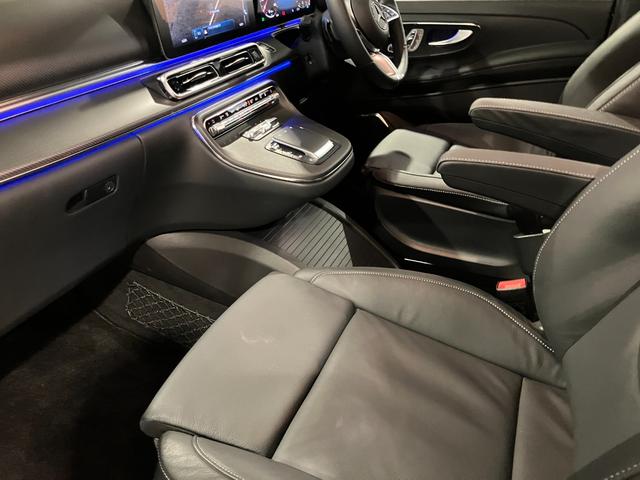 後期モデルからフロントシートが座面長延長機能付きました