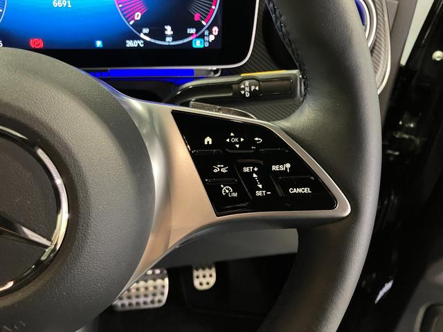 ステアリングから手を放さずにアクティブディスタンスアシスト・ディストロニック（クルーズコントロール）が操作できます