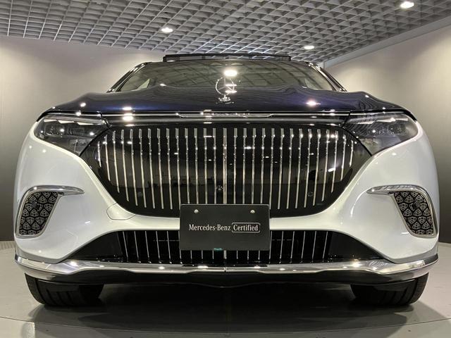 ＥＱＳ ＳＵＶ ＥＱＳ６８０　ＳＵＶ　ファーストクラスパッケージ　ファーストクラスパッケージ　ブラックピアノラッカーフローイングラインインテリアトリム　クリスタルホワイト／シルバーグレー　ツートンペイント　ハイテックシルバー／ノーティックブルー　認定中古車（14枚目）