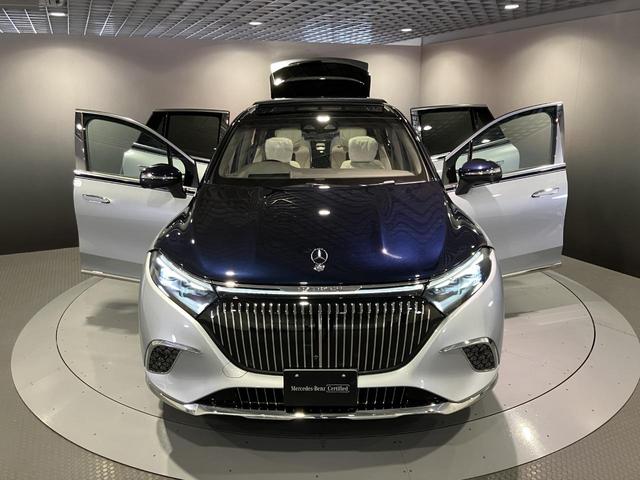 ＥＱＳ ＳＵＶ ＥＱＳ６８０　ＳＵＶ　ファーストクラスパッケージ　ファーストクラスパッケージ　ブラックピアノラッカーフローイングラインインテリアトリム　クリスタルホワイト／シルバーグレー　ツートンペイント　ハイテックシルバー／ノーティックブルー　認定中古車（19枚目）