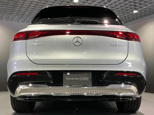 ＥＱＳ ＳＵＶ ＥＱＳ６８０　ＳＵＶ　ファーストクラスパッケージ　ファーストクラスパッケージ　ブラックピアノラッカーフローイングラインインテリアトリム　クリスタルホワイト／シルバーグレー　ツートンペイント　ハイテックシルバー／ノーティックブルー　認定中古車（21枚目）