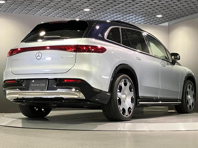 ＥＱＳ ＳＵＶ ＥＱＳ６８０　ＳＵＶ　ファーストクラスパッケージ　ファーストクラスパッケージ　ブラックピアノラッカーフローイングラインインテリアトリム　クリスタルホワイト／シルバーグレー　ツートンペイント　ハイテックシルバー／ノーティックブルー　認定中古車（22枚目）