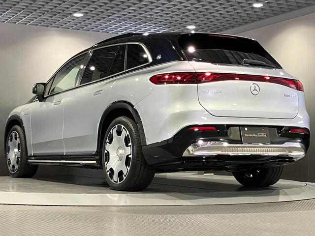 ＥＱＳ ＳＵＶ ＥＱＳ６８０　ＳＵＶ　ファーストクラスパッケージ　ファーストクラスパッケージ　ブラックピアノラッカーフローイングラインインテリアトリム　クリスタルホワイト／シルバーグレー　ツートンペイント　ハイテックシルバー／ノーティックブルー　認定中古車（23枚目）