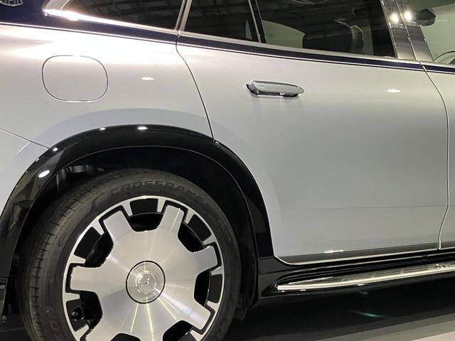 ＥＱＳ ＳＵＶ ＥＱＳ６８０　ＳＵＶ　ファーストクラスパッケージ　ファーストクラスパッケージ　ブラックピアノラッカーフローイングラインインテリアトリム　クリスタルホワイト／シルバーグレー　ツートンペイント　ハイテックシルバー／ノーティックブルー　認定中古車（24枚目）