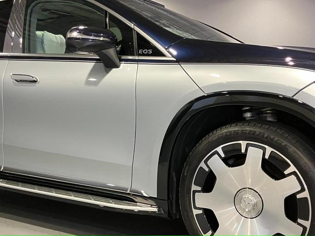 ＥＱＳ ＳＵＶ ＥＱＳ６８０　ＳＵＶ　ファーストクラスパッケージ　ファーストクラスパッケージ　ブラックピアノラッカーフローイングラインインテリアトリム　クリスタルホワイト／シルバーグレー　ツートンペイント　ハイテックシルバー／ノーティックブルー　認定中古車（30枚目）