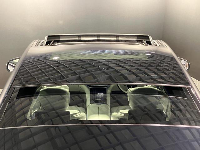 ＥＱＳ ＳＵＶ ＥＱＳ６８０　ＳＵＶ　ファーストクラスパッケージ　ファーストクラスパッケージ　ブラックピアノラッカーフローイングラインインテリアトリム　クリスタルホワイト／シルバーグレー　ツートンペイント　ハイテックシルバー／ノーティックブルー　認定中古車（34枚目）