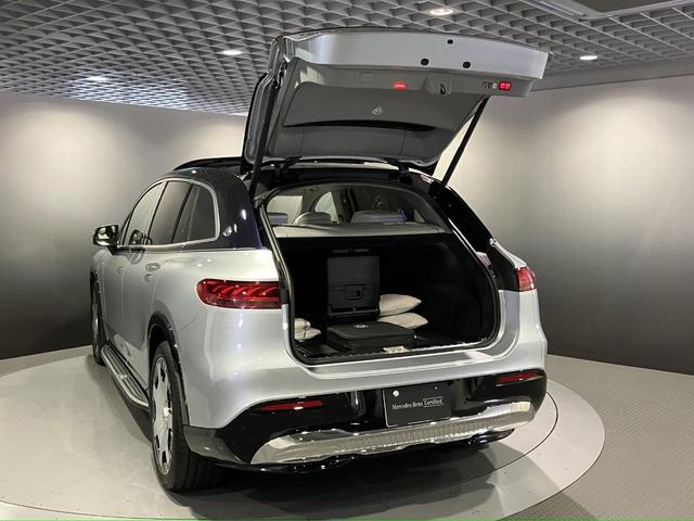 ＥＱＳ ＳＵＶ ＥＱＳ６８０　ＳＵＶ　ファーストクラスパッケージ　ファーストクラスパッケージ　ブラックピアノラッカーフローイングラインインテリアトリム　クリスタルホワイト／シルバーグレー　ツートンペイント　ハイテックシルバー／ノーティックブルー　認定中古車（35枚目）