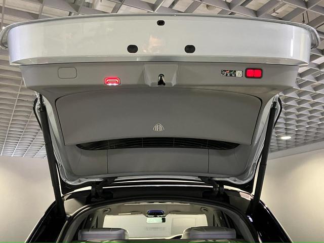 ＥＱＳ ＳＵＶ ＥＱＳ６８０　ＳＵＶ　ファーストクラスパッケージ　ファーストクラスパッケージ　ブラックピアノラッカーフローイングラインインテリアトリム　クリスタルホワイト／シルバーグレー　ツートンペイント　ハイテックシルバー／ノーティックブルー　認定中古車（36枚目）