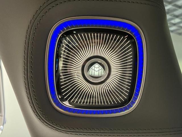 ＥＱＳ ＳＵＶ ＥＱＳ６８０　ＳＵＶ　ファーストクラスパッケージ　ファーストクラスパッケージ　ブラックピアノラッカーフローイングラインインテリアトリム　クリスタルホワイト／シルバーグレー　ツートンペイント　ハイテックシルバー／ノーティックブルー　認定中古車（49枚目）