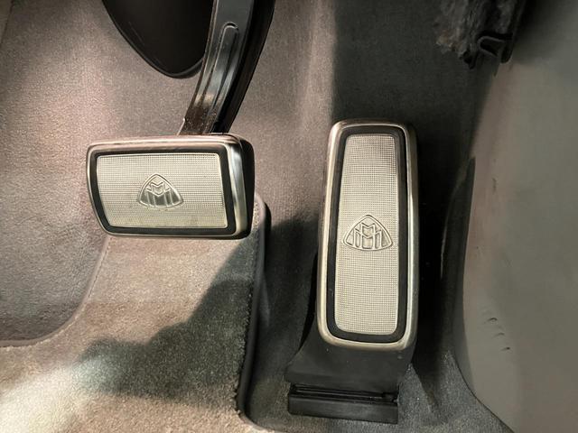 ＥＱＳ ＳＵＶ ＥＱＳ６８０　ＳＵＶ　ファーストクラスパッケージ　ファーストクラスパッケージ　ブラックピアノラッカーフローイングラインインテリアトリム　クリスタルホワイト／シルバーグレー　ツートンペイント　ハイテックシルバー／ノーティックブルー　認定中古車（51枚目）