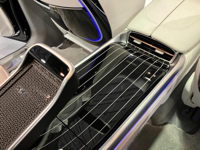 ＥＱＳ ＳＵＶ ＥＱＳ６８０　ＳＵＶ　ファーストクラスパッケージ　ファーストクラスパッケージ　ブラックピアノラッカーフローイングラインインテリアトリム　クリスタルホワイト／シルバーグレー　ツートンペイント　ハイテックシルバー／ノーティックブルー　認定中古車（58枚目）