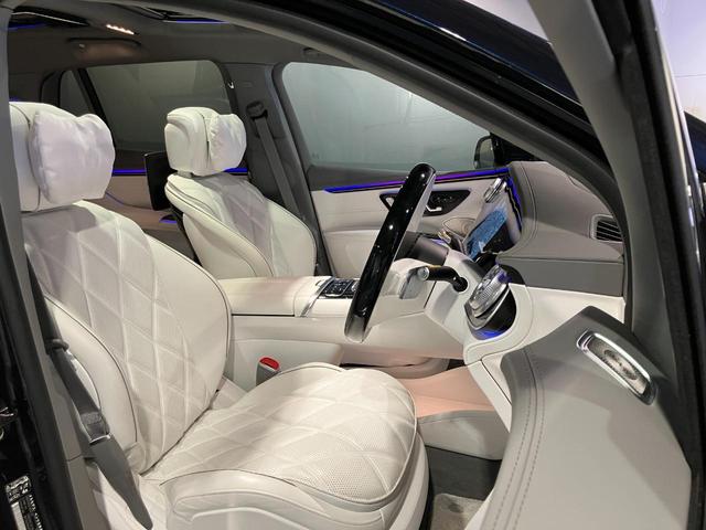 ＥＱＳ ＳＵＶ ＥＱＳ６８０　ＳＵＶ　ファーストクラスパッケージ　ファーストクラスパッケージ　ブラックピアノラッカーフローイングラインインテリアトリム　クリスタルホワイト／シルバーグレー　ツートンペイント　ハイテックシルバー／ノーティックブルー　認定中古車（60枚目）