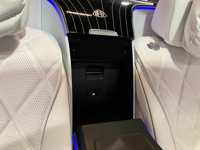 ＥＱＳ ＳＵＶ ＥＱＳ６８０　ＳＵＶ　ファーストクラスパッケージ　ファーストクラスパッケージ　ブラックピアノラッカーフローイングラインインテリアトリム　クリスタルホワイト／シルバーグレー　ツートンペイント　ハイテックシルバー／ノーティックブルー　認定中古車（61枚目）