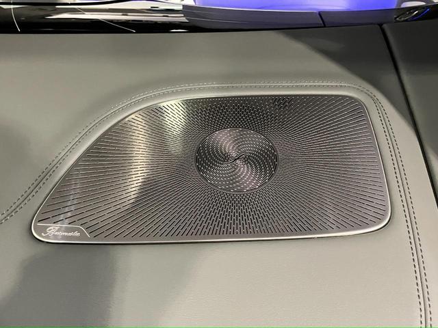 ＥＱＳ ＳＵＶ ＥＱＳ６８０　ＳＵＶ　ファーストクラスパッケージ　ファーストクラスパッケージ　ブラックピアノラッカーフローイングラインインテリアトリム　クリスタルホワイト／シルバーグレー　ツートンペイント　ハイテックシルバー／ノーティックブルー　認定中古車（67枚目）