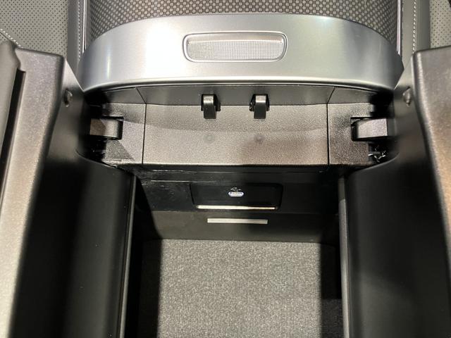 Ｃクラス Ｃ６３　Ｓ　Ｅ　パフォーマンス　エディションピーク　全国限定５０台　認定中古車　ＥＴＣ　全周囲カメラ　ナビ　クリアランスソナー　オートクルーズコントロール　ＡＴ　サンルーフ　オートライト　スマートキー　電動格納ミラー　シートヒーター　シートエアコン（54枚目）