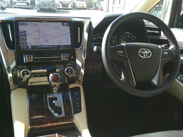 アルファードハイブリッド Ｘ　両電動ドア　ＬＥＤヘッドライト　ドラレコ　横滑り防止　ＥＴＣ車載器　クルコン　ＡＣ１００Ｖ　ミュージックプレイヤー接続可　メモリーナビ　キーレス　ナビ＆ＴＶ　４ＷＤ　ＤＶＤ再生　３列シート　サンルーフ（4枚目）