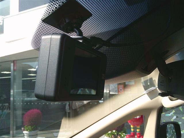 アルファードハイブリッド Ｘ　両電動ドア　ＬＥＤヘッドライト　ドラレコ　横滑り防止　ＥＴＣ車載器　クルコン　ＡＣ１００Ｖ　ミュージックプレイヤー接続可　メモリーナビ　キーレス　ナビ＆ＴＶ　４ＷＤ　ＤＶＤ再生　３列シート　サンルーフ（10枚目）