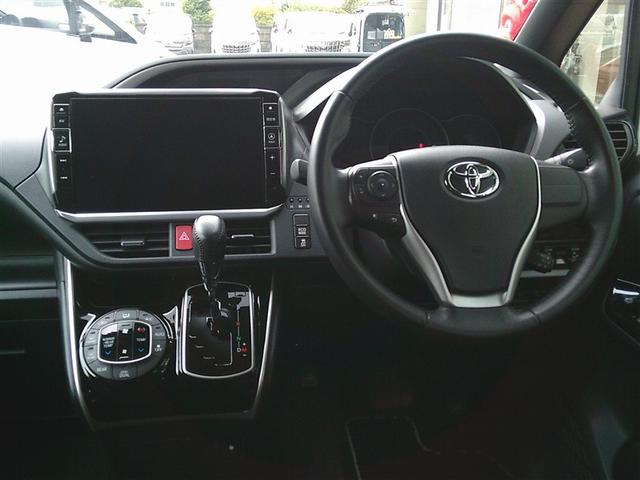 ヴォクシー ZS 煌III プリクラッシュ スマートキ アイスト DVD再生機能 記録簿付き 横滑り防止装置 ナビTV アルミ 三列シート 盗難防止 オートエアコン キーレス ETC装備 パワステ メモリナビ クルコン ABS(4枚目)