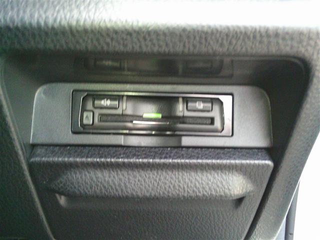 ヴォクシー ZS 煌III プリクラッシュ スマートキ アイスト DVD再生機能 記録簿付き 横滑り防止装置 ナビTV アルミ 三列シート 盗難防止 オートエアコン キーレス ETC装備 パワステ メモリナビ クルコン ABS(15枚目)