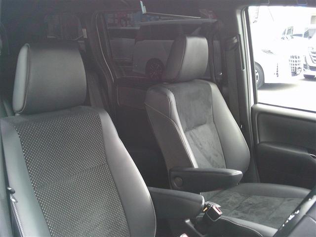 ヴォクシー ZS 煌III プリクラッシュ スマートキ アイスト DVD再生機能 記録簿付き 横滑り防止装置 ナビTV アルミ 三列シート 盗難防止 オートエアコン キーレス ETC装備 パワステ メモリナビ クルコン ABS(20枚目)