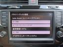上級ハイラインをベースとした“エディション40”には、“レーンキープアシスト機能”等が搭載されております。モデル自体のコンピュータ上で走行レーンを読み込み、逸脱を防ぎ安全性能を高めます。