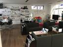 フォルクスワーゲンモデルのみを扱っている当店では、サービスメンテナンスの御依頼も多くございます。万全の状態で点検から整備を実施させて頂いている間、気持ち良くお待ち頂けるゲストルームが完備しております。