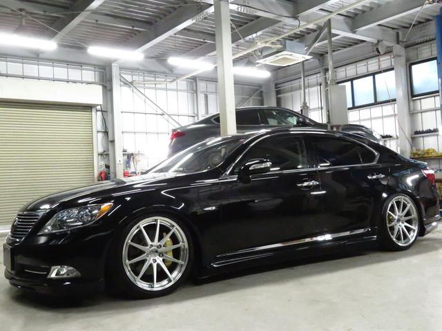 LS460 バージョンU サンルーフ 全席黒革エアシート 純正メーカーナビ WORKグノーシス20インチAW エアサスコントローラ 社外エアロパーツ ウィンカーミラー 地デジTV バックカメラ スマートキー(35枚目)