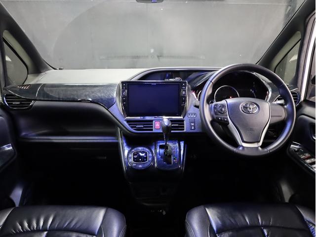 ヴォクシー ＺＳ　煌ＩＩ　Ｍ’ｚ　ＳＰＥＥＤエアロ／マフラー　両側自動スライドア　アルパイン１０型ナビ　ＷＯＲＫシュヴァ―ト１９ＡＷ　ローダウン　黒革調シートカバー　地デジフルセグ　アルパイン後席モニター　バックカメラ（2枚目）