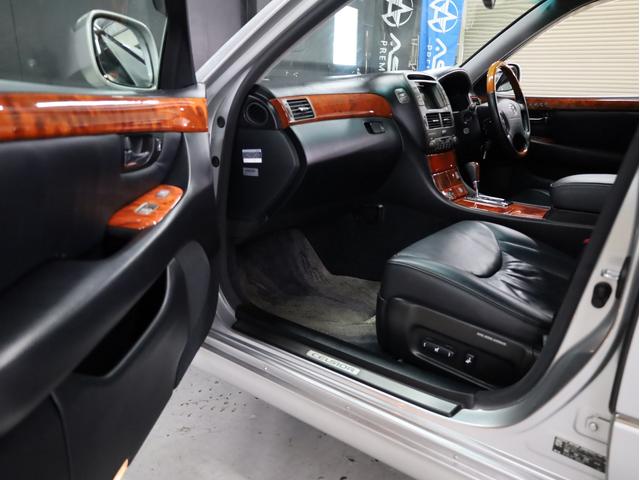 セルシオ Ａ仕様　後期型　黒革シートヒータ　ＷＯＲＫグノーシス２０インチＡＷ　フルタップ車高調　フルエアロ　純正メーカーナビ　バックカメラ　ＨＩＤライト　クルーズコントロール（44枚目）