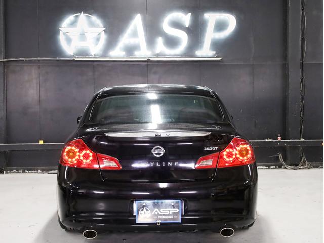 スカイライン ２５０ＧＴ　タイプＰ　５５ｔｈリミテッド　赤革シートヒータ　ＢＡＤＸロクサーニ２０インチＡＷ　新品フルタップ車高調　エアロパーツ　純正メーカーナビ　地デジフルセグ　バックカメラ　スマートキー　パワーシート（23枚目）