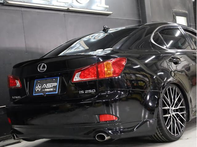 ＩＳ ＩＳ２５０　バージョンＬ　黒革エアーシート　ＡＭＥシュタイナー１９インチＡＷ　新品フルタップ車高調　三眼ヘッドライト　スピンドルエアロ　純正メーカーナビ　地デジフルセグ　バックカメラ　スマートキー　パドルシフト（18枚目）