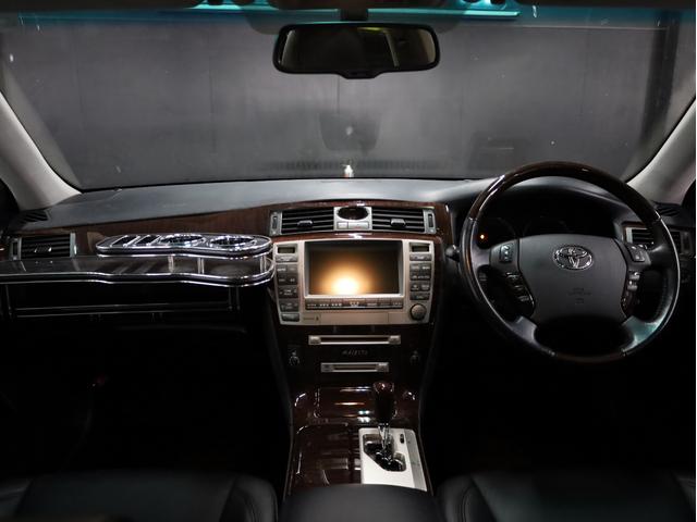 クラウンマジェスタ Ｃタイプ　Ｆパッケージ　後期型　ワンオーナー車　サンルーフ　黒革シートヒータ　Ｋｒａｎｚｅ２０インチＡＷ　エアサスコントローラー　純正メーカーナビ　バックカメラ　スマートキー　パワーシート　ＨＩＤライト　クリアランスソナー（2枚目）