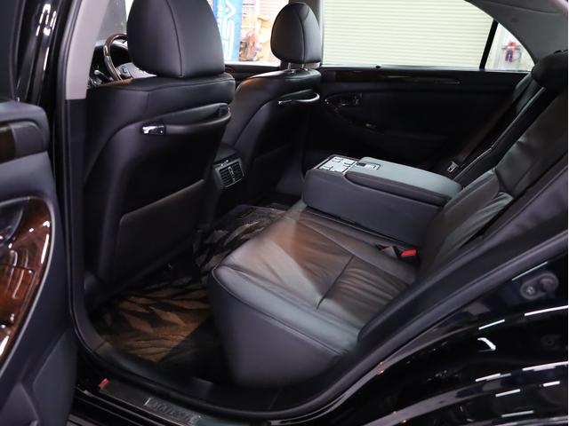 クラウンマジェスタ Ｃタイプ　Ｆパッケージ　後期型　ワンオーナー車　サンルーフ　黒革シートヒータ　Ｋｒａｎｚｅ２０インチＡＷ　エアサスコントローラー　純正メーカーナビ　バックカメラ　スマートキー　パワーシート　ＨＩＤライト　クリアランスソナー（35枚目）