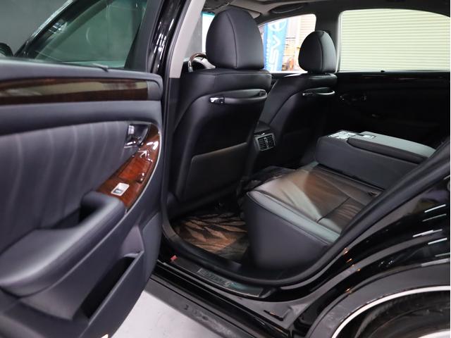 クラウンマジェスタ Ｃタイプ　Ｆパッケージ　後期型　ワンオーナー車　サンルーフ　黒革シートヒータ　Ｋｒａｎｚｅ２０インチＡＷ　エアサスコントローラー　純正メーカーナビ　バックカメラ　スマートキー　パワーシート　ＨＩＤライト　クリアランスソナー（44枚目）