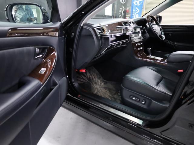 クラウンマジェスタ Ｃタイプ　Ｆパッケージ　後期型　ワンオーナー車　サンルーフ　黒革シートヒータ　Ｋｒａｎｚｅ２０インチＡＷ　エアサスコントローラー　純正メーカーナビ　バックカメラ　スマートキー　パワーシート　ＨＩＤライト　クリアランスソナー（45枚目）