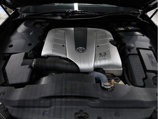 クラウンマジェスタ Ｃタイプ　Ｆパッケージ　後期型　ワンオーナー車　サンルーフ　黒革シートヒータ　Ｋｒａｎｚｅ２０インチＡＷ　エアサスコントローラー　純正メーカーナビ　バックカメラ　スマートキー　パワーシート　ＨＩＤライト　クリアランスソナー（54枚目）