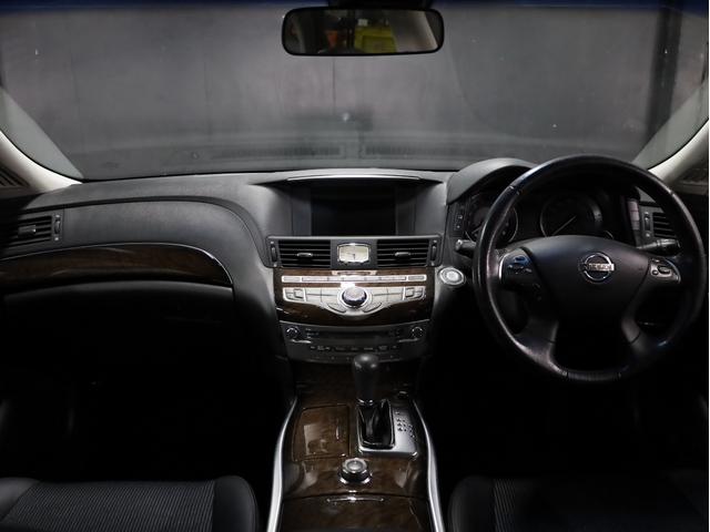 フーガ ２５０ＧＴ　Ａパッケージ　ブラックハーフレザー　ＯＰエアロバンパー　ＲＡＹＳホムラ２０インチＡＷ　新品フルタップ車高調　純正メーカーナビ　地デジフルセグ　バックカメラ　スマートキー　パワーシート（2枚目）