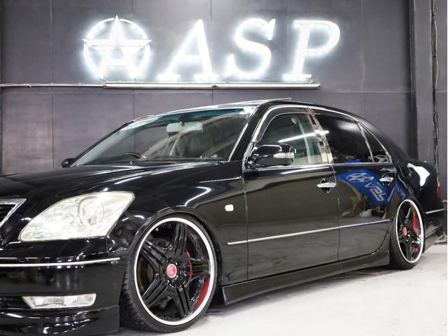 セルシオ C仕様 インテリアセレクション 後期型 サンルーフ 黒革エアーシート AIRLLENエアサス トラフィックスター20インチAW エアロパーツ 社外マフラー 純正メーカーナビ バックカメラ スマートキー パワーシート(8枚目)