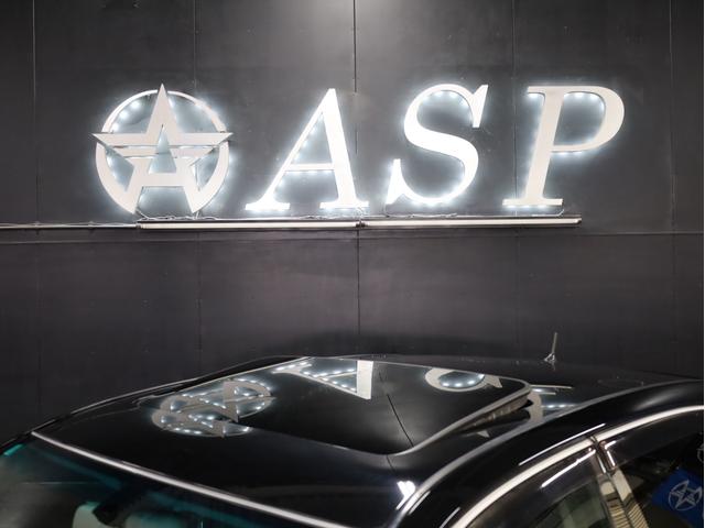 セルシオ C仕様 インテリアセレクション 後期型 サンルーフ 黒革エアーシート AIRLLENエアサス トラフィックスター20インチAW エアロパーツ 社外マフラー 純正メーカーナビ バックカメラ スマートキー パワーシート(9枚目)