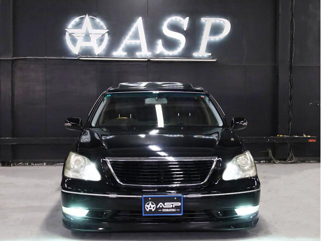 セルシオ C仕様 インテリアセレクション 後期型 サンルーフ 黒革エアーシート AIRLLENエアサス トラフィックスター20インチAW エアロパーツ 社外マフラー 純正メーカーナビ バックカメラ スマートキー パワーシート(11枚目)