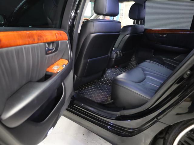 セルシオ C仕様 インテリアセレクション 後期型 サンルーフ 黒革エアーシート AIRLLENエアサス トラフィックスター20インチAW エアロパーツ 社外マフラー 純正メーカーナビ バックカメラ スマートキー パワーシート(45枚目)