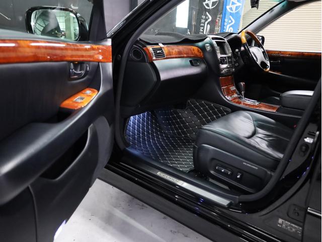 セルシオ C仕様 インテリアセレクション 後期型 サンルーフ 黒革エアーシート AIRLLENエアサス トラフィックスター20インチAW エアロパーツ 社外マフラー 純正メーカーナビ バックカメラ スマートキー パワーシート(46枚目)