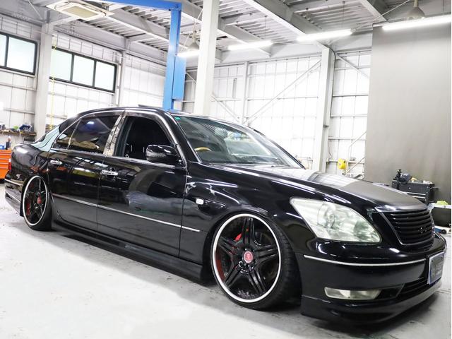 セルシオ C仕様 インテリアセレクション 後期型 サンルーフ 黒革エアーシート AIRLLENエアサス トラフィックスター20インチAW エアロパーツ 社外マフラー 純正メーカーナビ バックカメラ スマートキー パワーシート(49枚目)